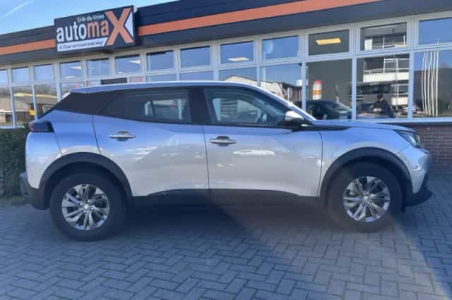 Peugeot 2008 (2021) thumbnail 4