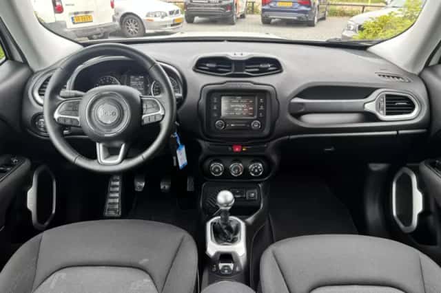 Jeep Renegade (2015) thumbnail 2