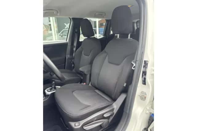 Jeep Renegade (2015) thumbnail 4