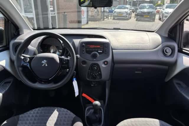 Peugeot 108 (2021) thumbnail 2