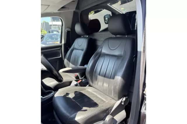 Volkswagen Caddy (2011) thumbnail 2
