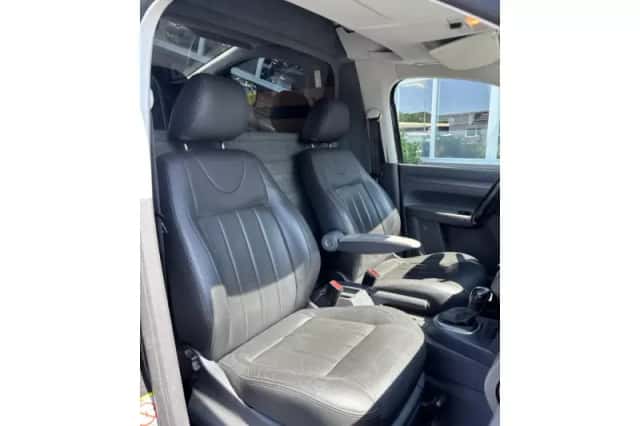 Volkswagen Caddy (2011) thumbnail 3