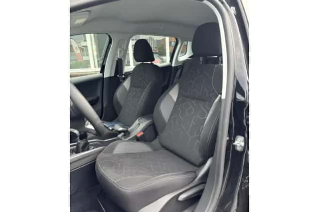 Peugeot 2008 (2018) thumbnail 6