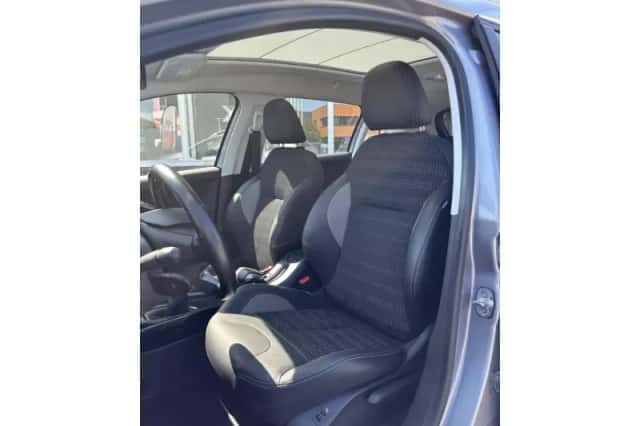 Peugeot 2008 (2017) thumbnail 2