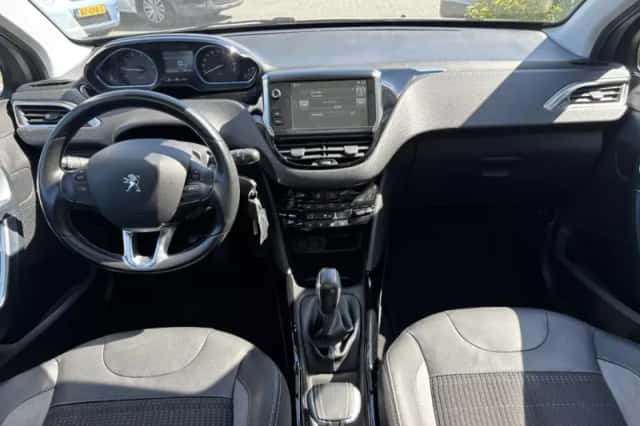 Peugeot 2008 (2017) thumbnail 4