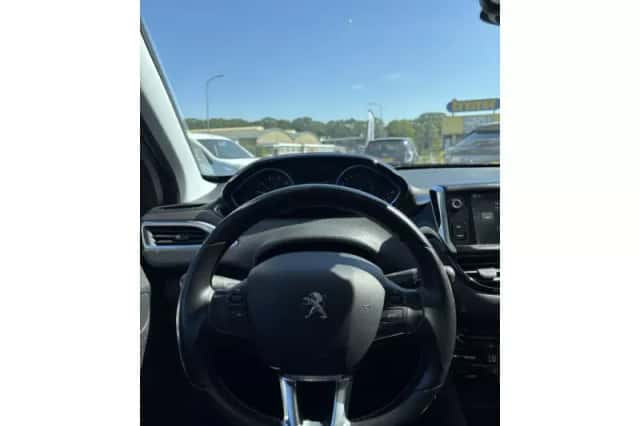 Peugeot 2008 (2017) thumbnail 6
