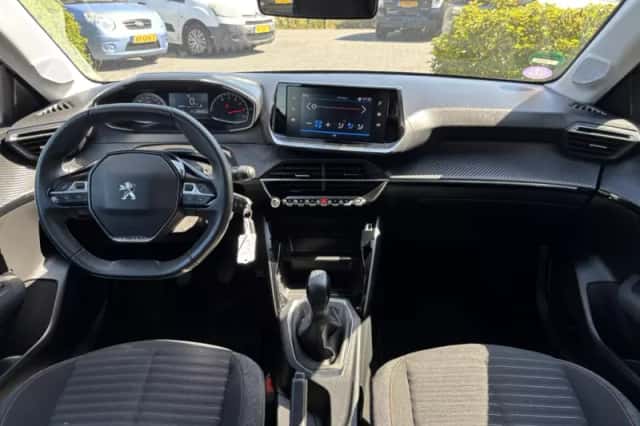 Peugeot 208 (2023) thumbnail 2