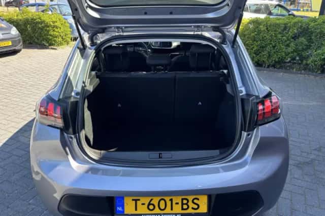 Peugeot 208 (2023) thumbnail 6