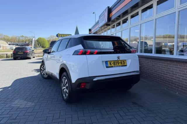 Peugeot 2008 (2021) thumbnail 3