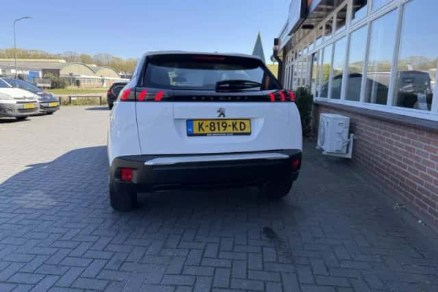 Peugeot 2008 (2021) thumbnail 4