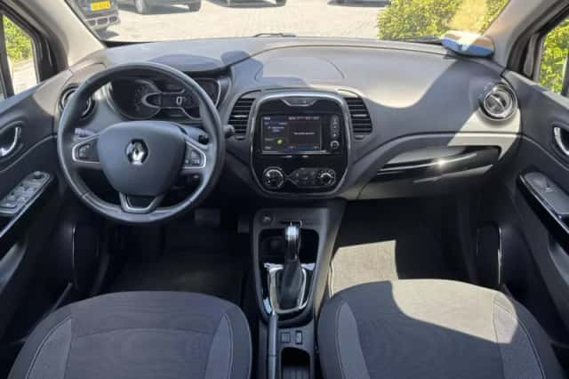 Renault Captur (2016) thumbnail 6