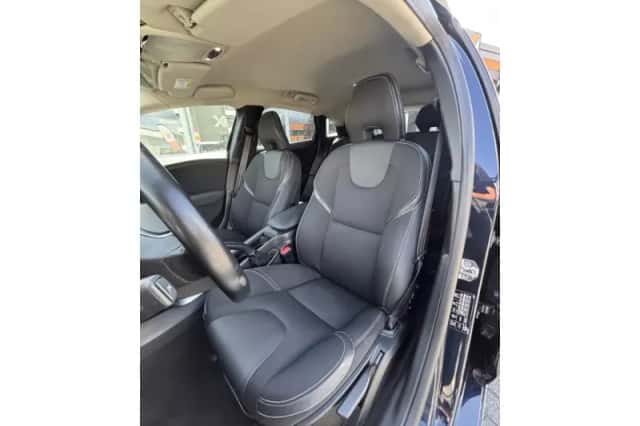 Volvo V40 (2016) thumbnail 2