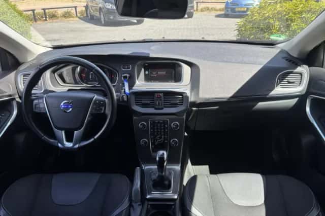Volvo V40 (2016) thumbnail 4