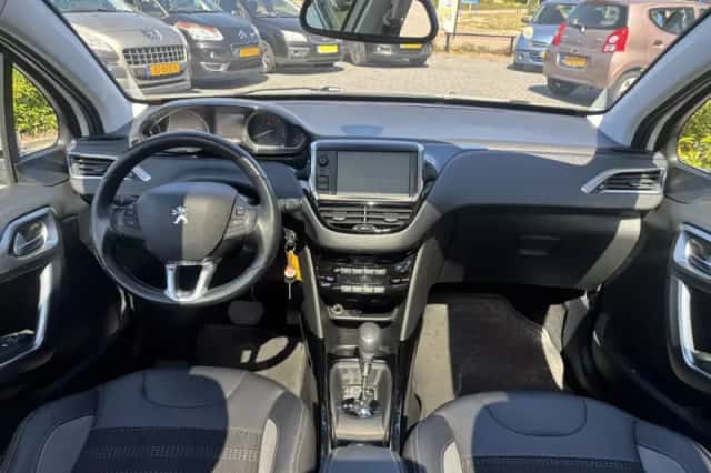 Peugeot 2008 (2017) thumbnail 6