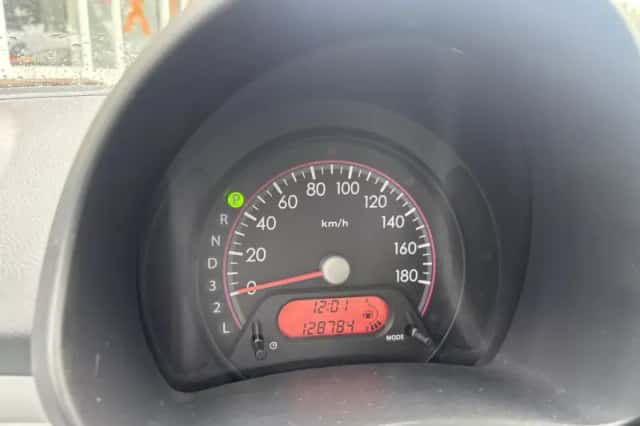 Suzuki Alto (2010) thumbnail 5