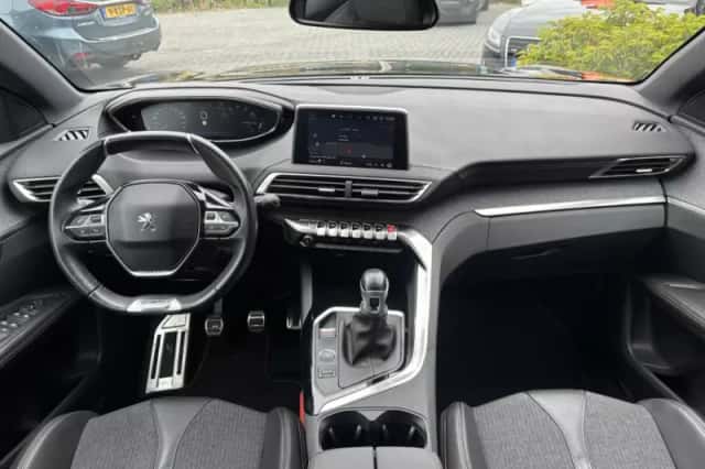 Peugeot 3008 (2019) thumbnail 2
