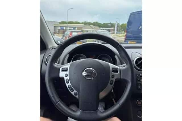 Nissan Qashqai (2009) thumbnail 3