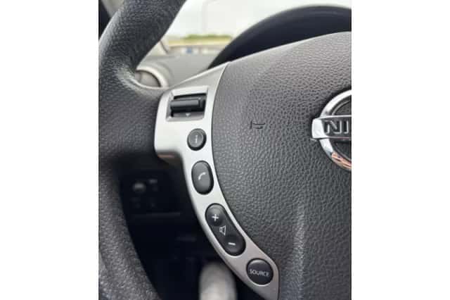 Nissan Qashqai (2009) thumbnail 4