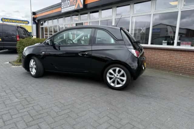 Opel Adam (2018) thumbnail 3