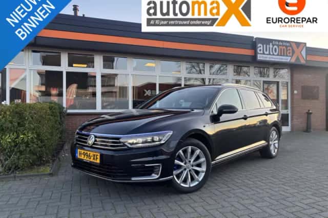 Volkswagen Passat (2016) thumbnail 1