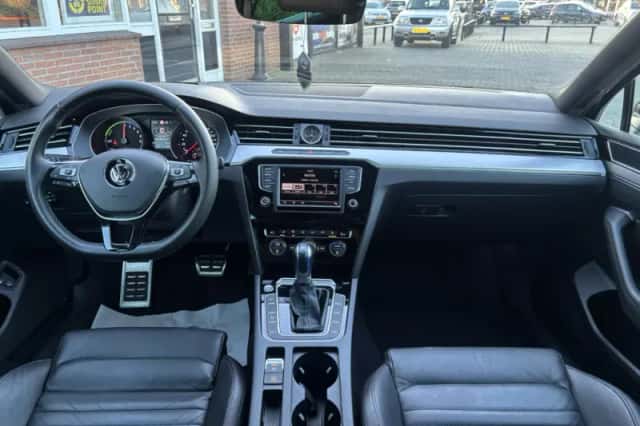 Volkswagen Passat (2016) thumbnail 2