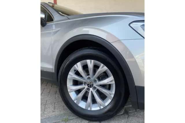 Volkswagen Tiguan (2018) thumbnail 3