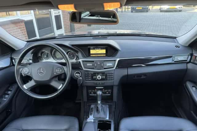 Mercedes-Benz E-Klasse (2011) thumbnail 5