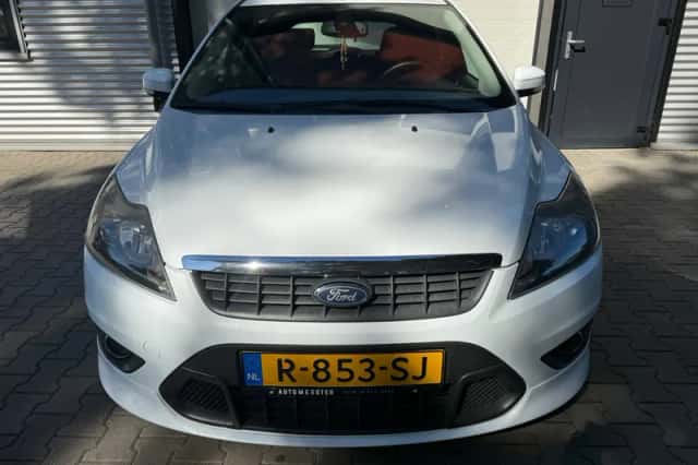 Ford Focus (2009) thumbnail 2