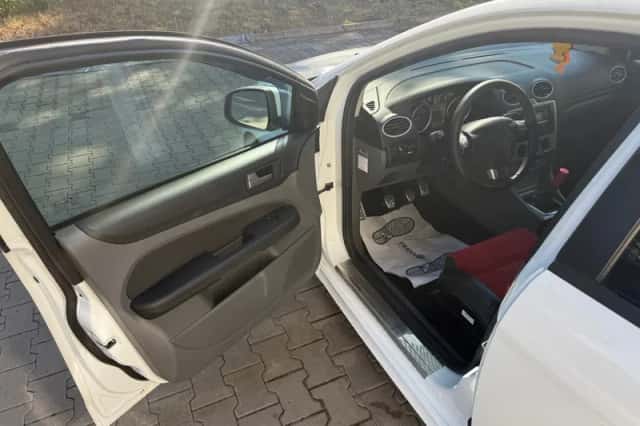 Ford Focus (2009) thumbnail 6