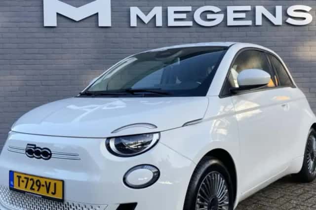Fiat 500 (2022) thumbnail 1