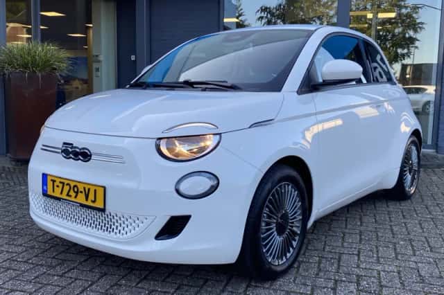 Fiat 500 (2022) thumbnail 3