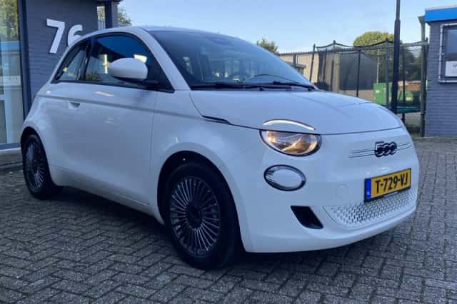 Fiat 500 (2022) thumbnail 5