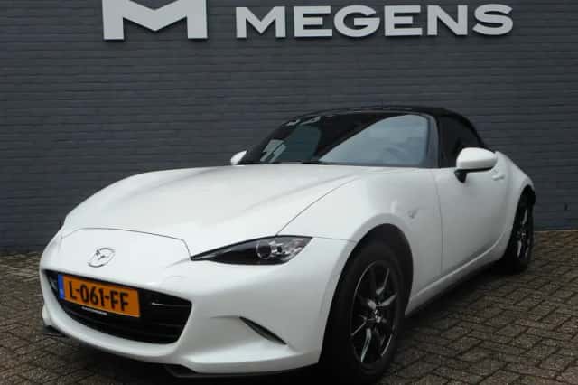 Mazda MX-5 (2021) thumbnail 2
