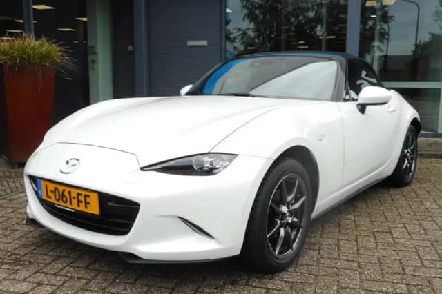 Mazda MX-5 (2021) thumbnail 3