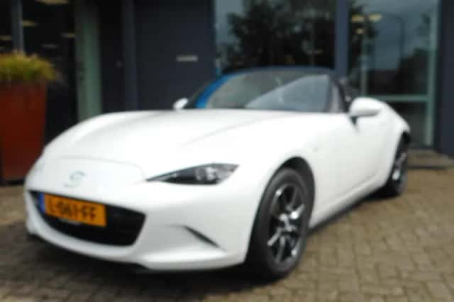 Mazda MX-5 (2021) thumbnail 4