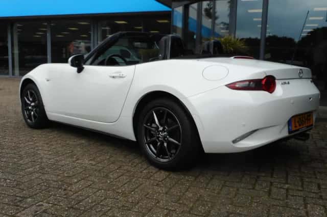 Mazda MX-5 (2021) thumbnail 6