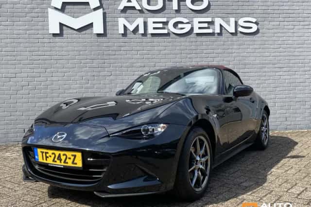 Mazda MX-5 (2018) thumbnail 2