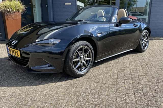 Mazda MX-5 (2018) thumbnail 4