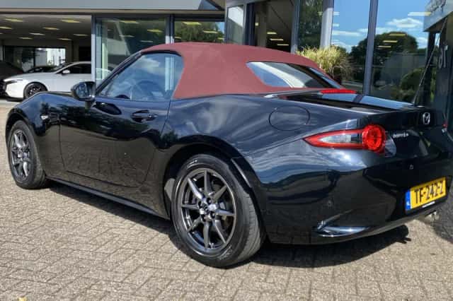 Mazda MX-5 (2018) thumbnail 5
