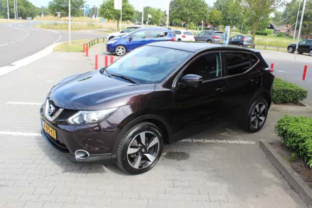 Nissan Qashqai (2016) thumbnail 4