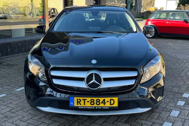 Mercedes-Benz GLA (2016) thumbnail 3