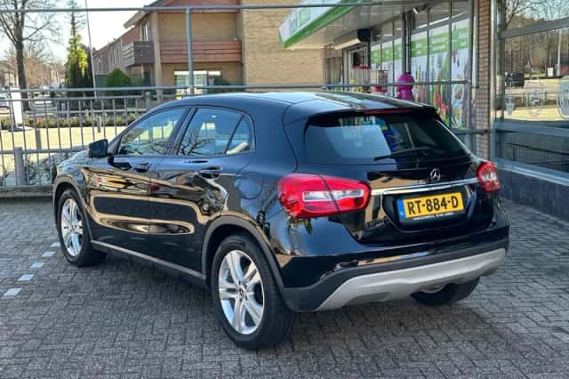 Mercedes-Benz GLA (2016) thumbnail 4