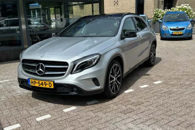 Mercedes-Benz GLA (2014) thumbnail 2