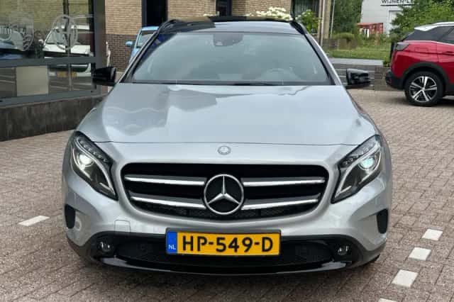 Mercedes-Benz GLA (2014) thumbnail 3