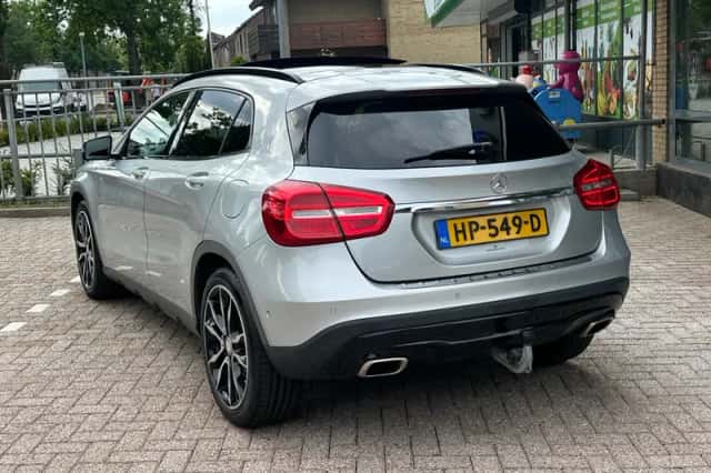 Mercedes-Benz GLA (2014) thumbnail 4