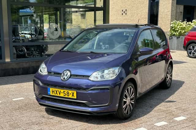 Volkswagen Up! (2017) thumbnail 2