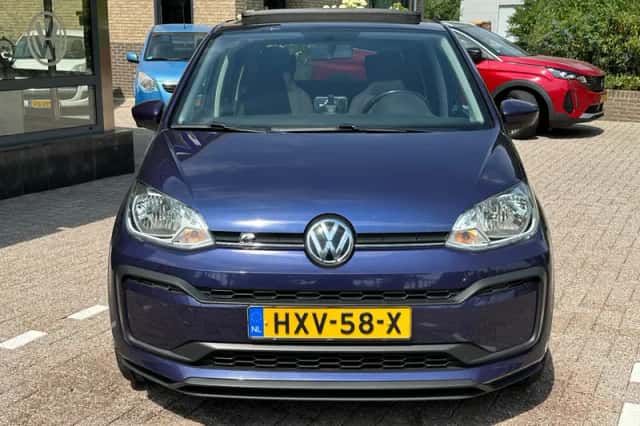 Volkswagen Up! (2017) thumbnail 3