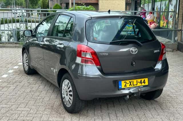 Toyota Yaris (2010) thumbnail 4