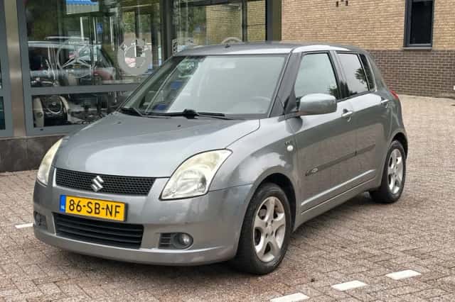 Suzuki Swift (2005) thumbnail 2