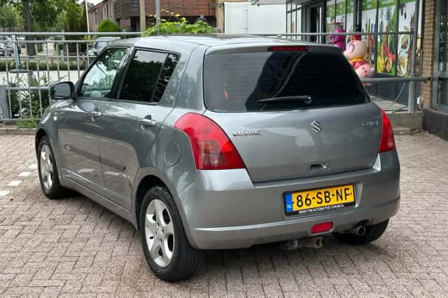 Suzuki Swift (2005) thumbnail 6